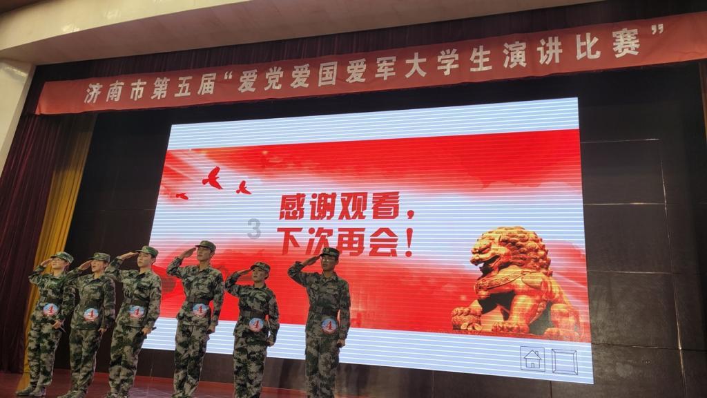 致敬！从警34年老交警，退休前最后5分钟手不停颤抖